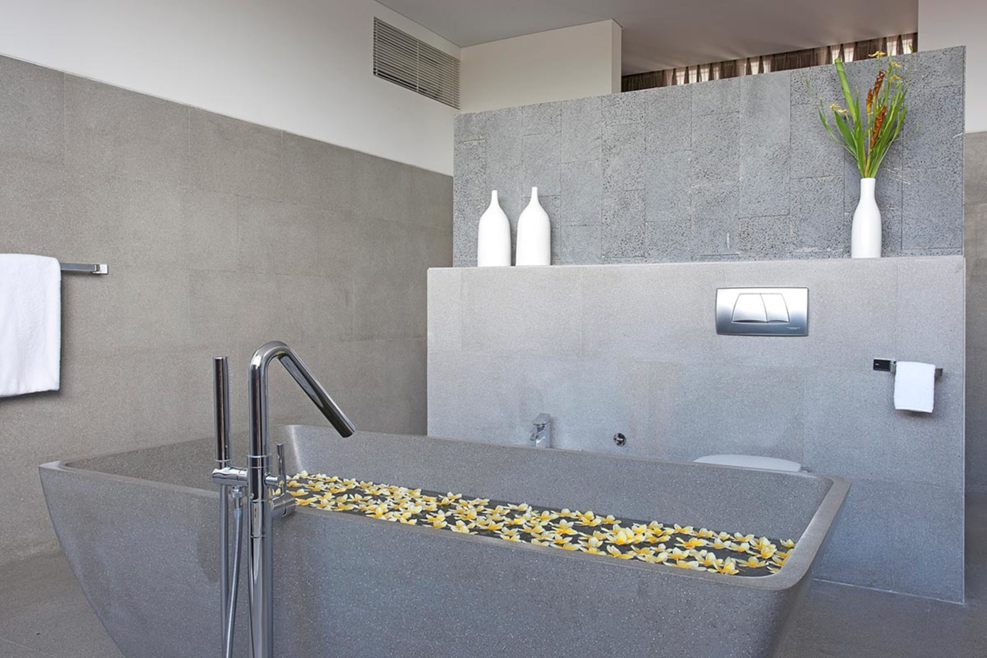 Sanctuary of Green and Glamour – Bali Villa 1024