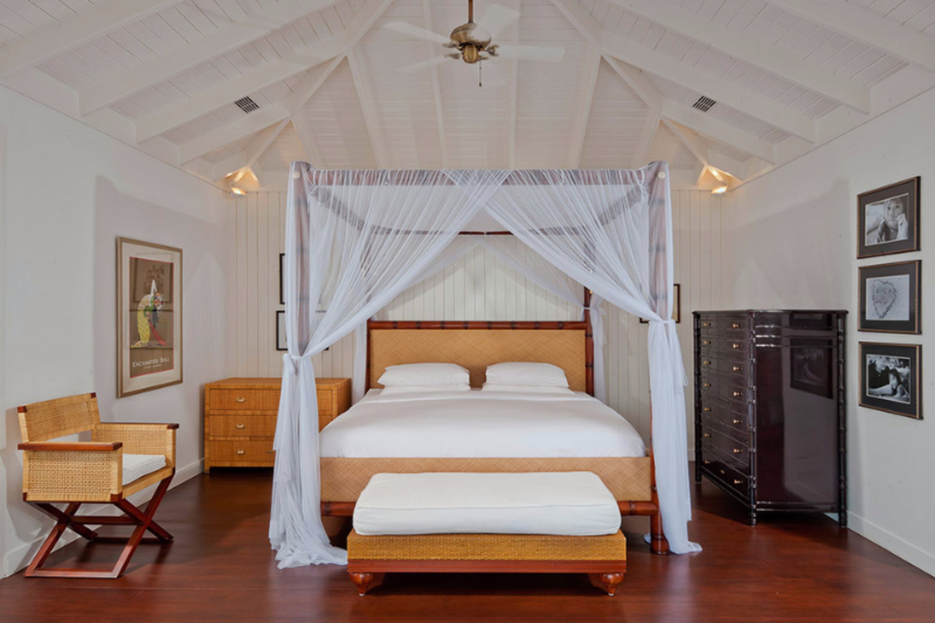 Rent a Luxury Villa in Bali Close to the Beach, Bali Villa 1037