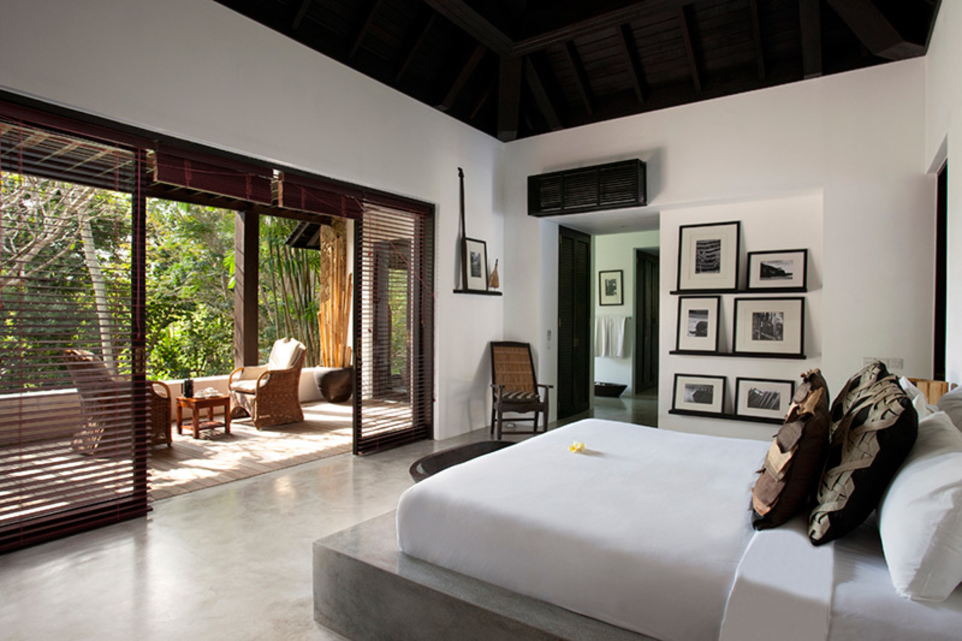 Luxury 5-Star Villa Steps from Echo Beach, Bali 1040