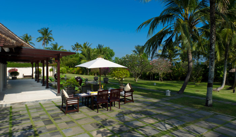 Private Beachside Escape with Lush Grounds – Bali Villa 1044