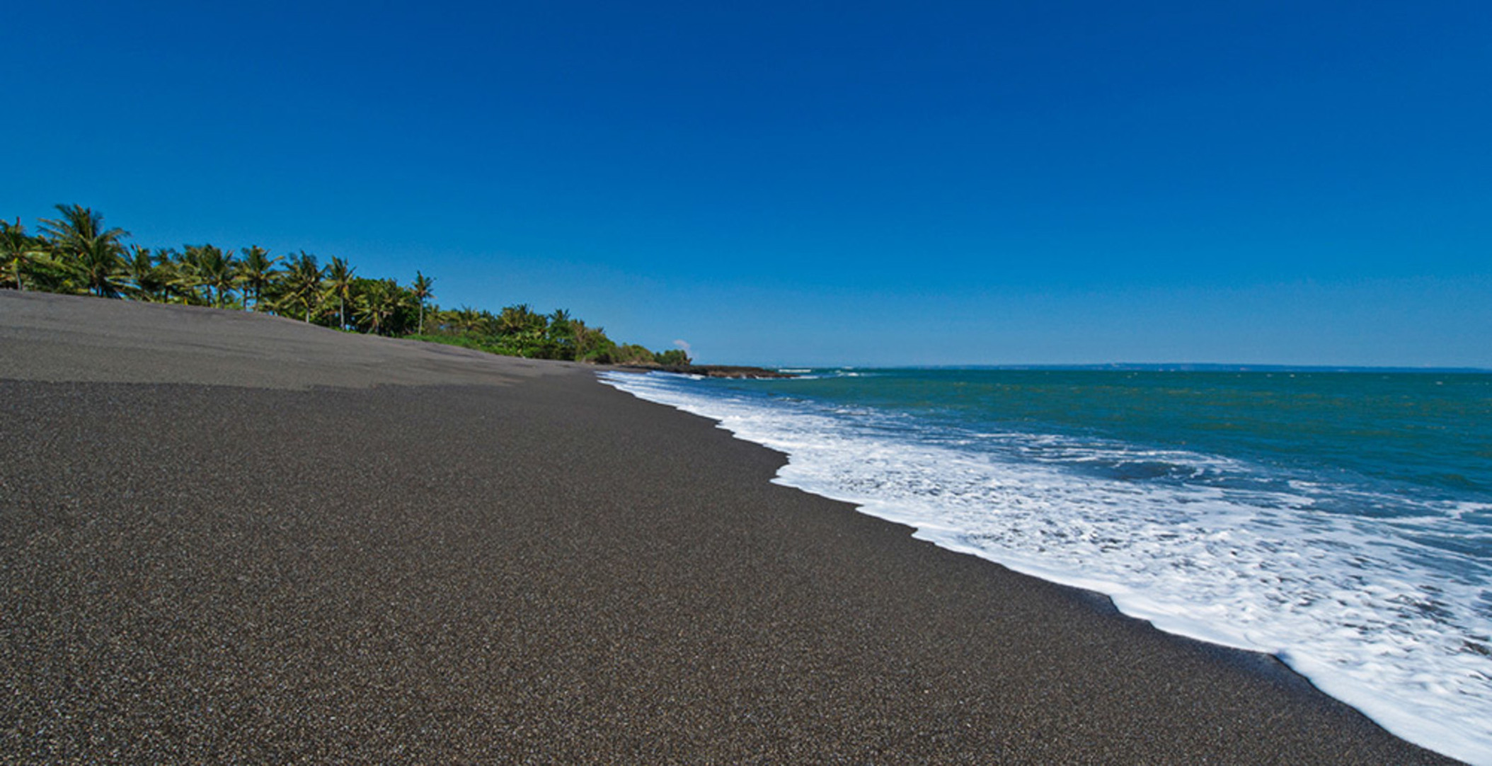 Elegant Beachfront Escape with Pool – Bali Villa 1046