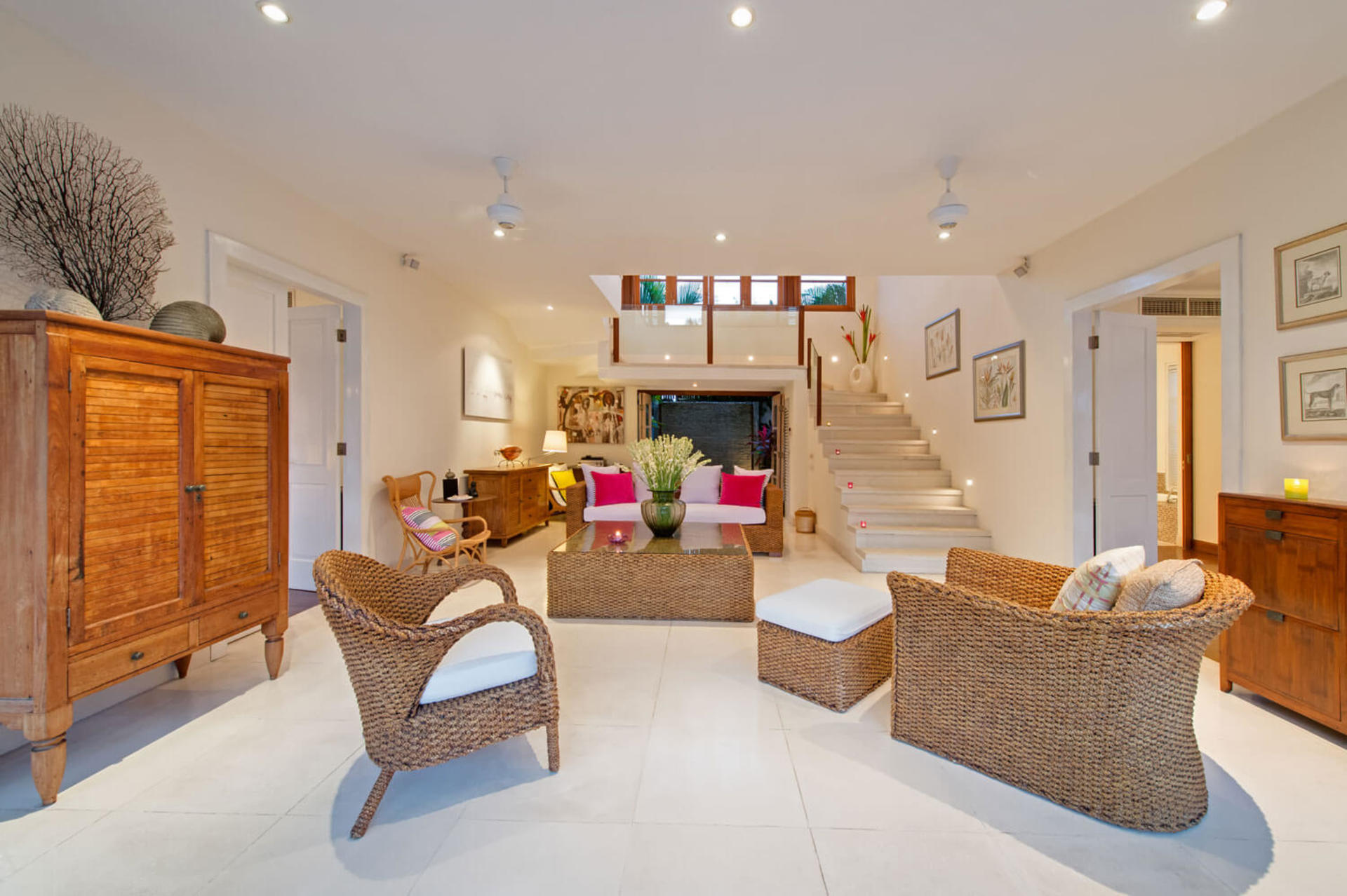 Lush Escapes by the Ocean – Bali Villa 1064