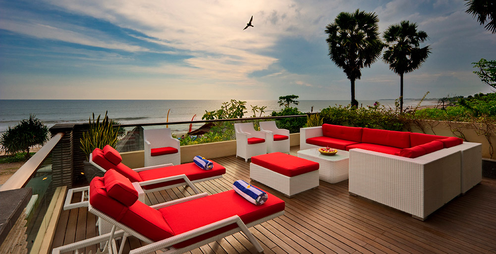 Beachfront Bliss Awaits You – Bali Villa 1076