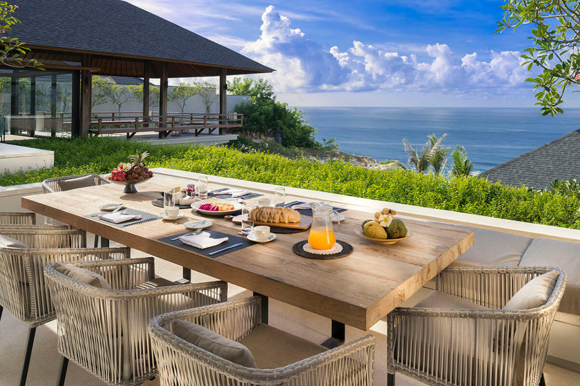 Exclusive Cliffside Retreat – Bali Villa 1083