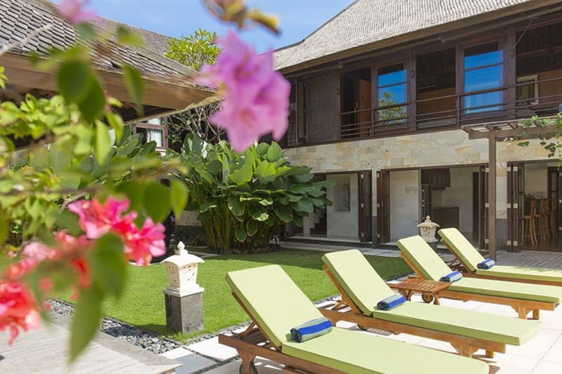 Elegant Coastal Villa with Jacuzzi – Bali Villa 1111