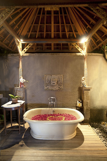 Serene luxury in lush gardens, Bali Villa 1124
