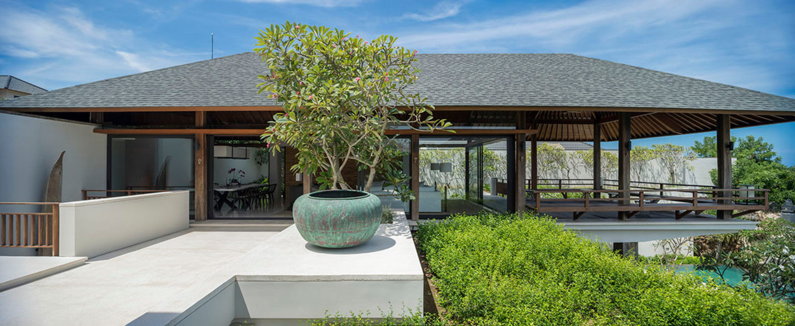 Experience Ultimate Luxury by the Beach, Bali Villa 1129