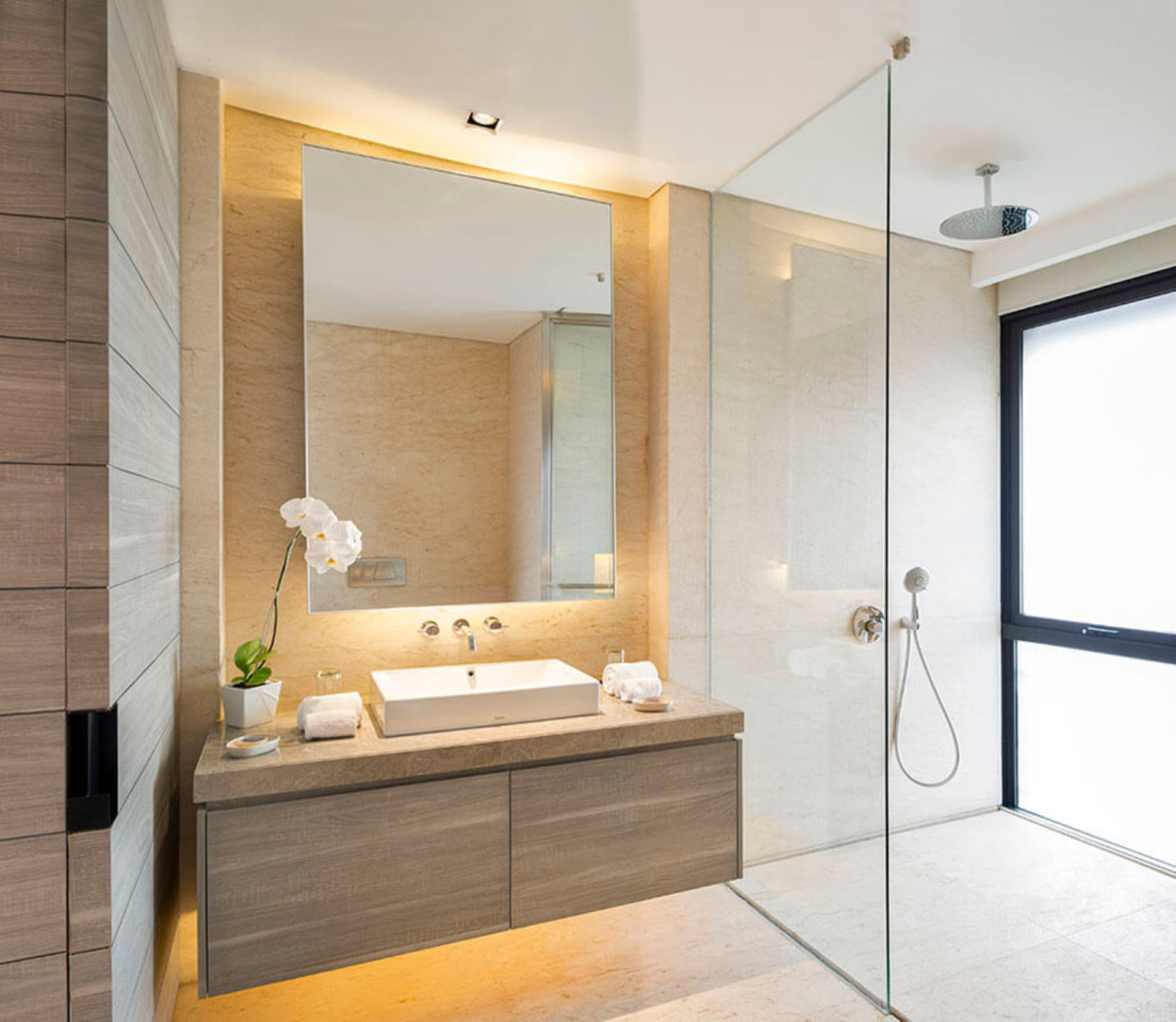 Experience Ultimate Luxury by the Beach, Bali Villa 1129