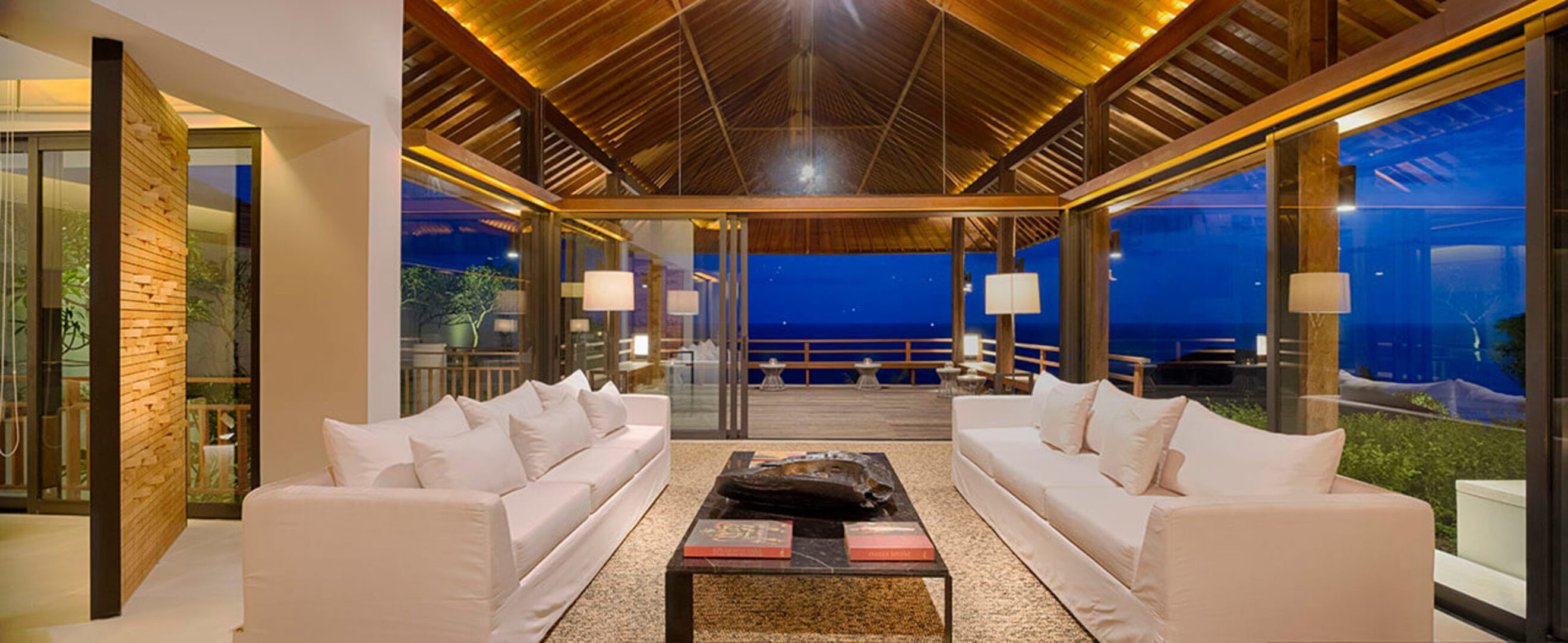 Experience Ultimate Luxury by the Beach, Bali Villa 1129