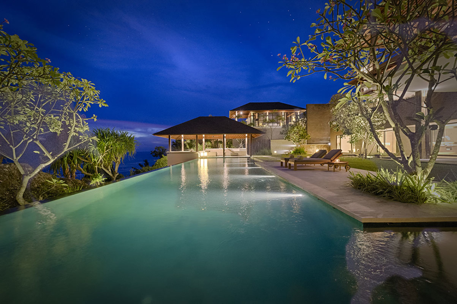 Experience Ultimate Luxury by the Beach, Bali Villa 1129