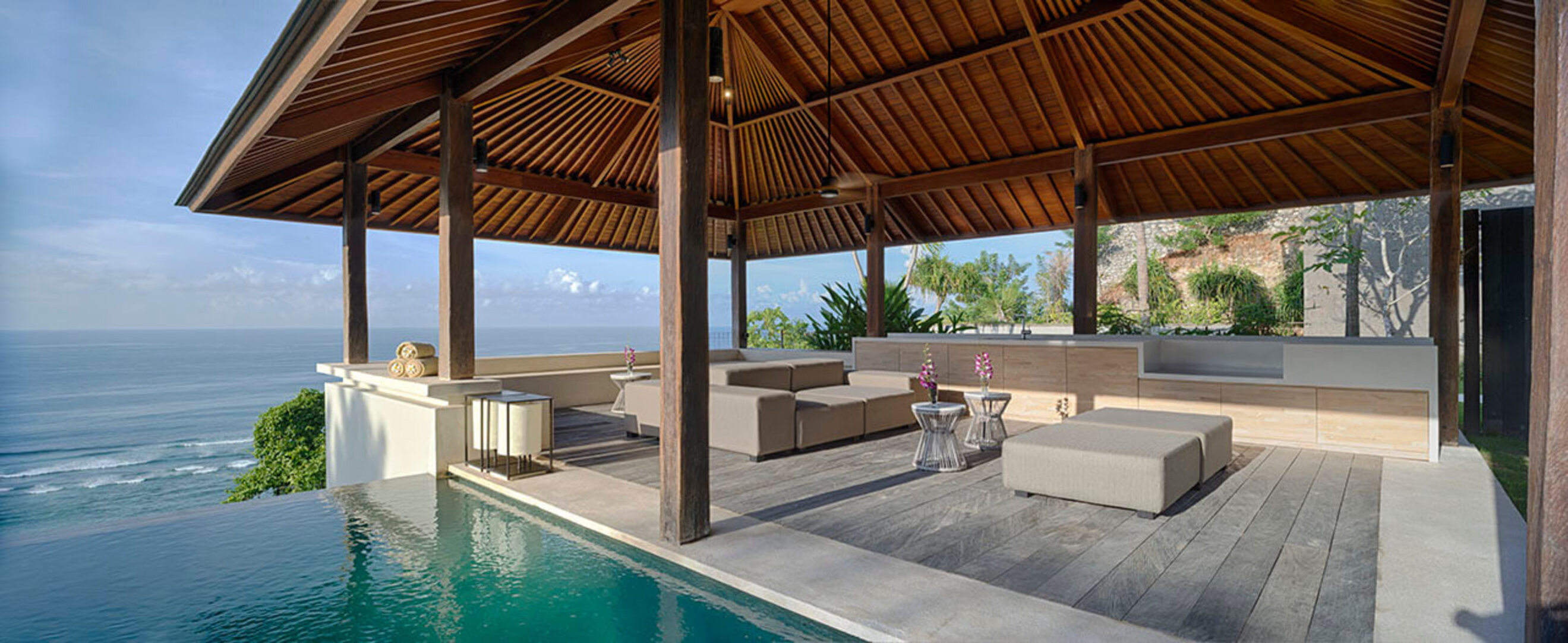 Experience Ultimate Luxury by the Beach, Bali Villa 1129