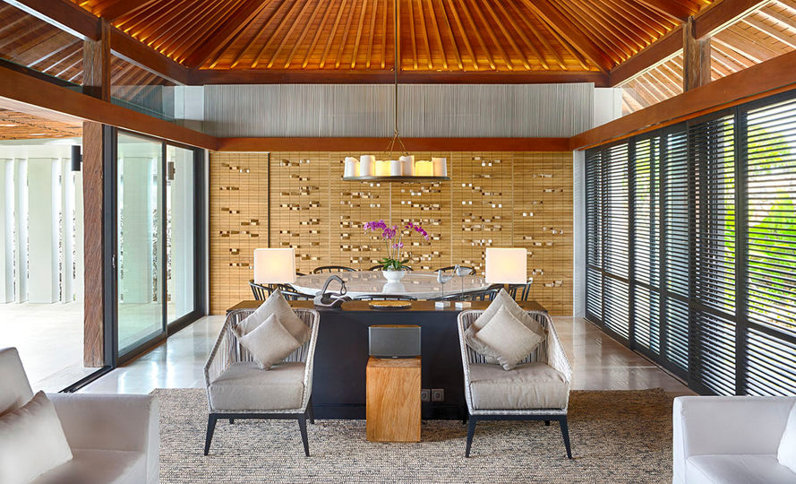Experience Ultimate Luxury by the Beach, Bali Villa 1129