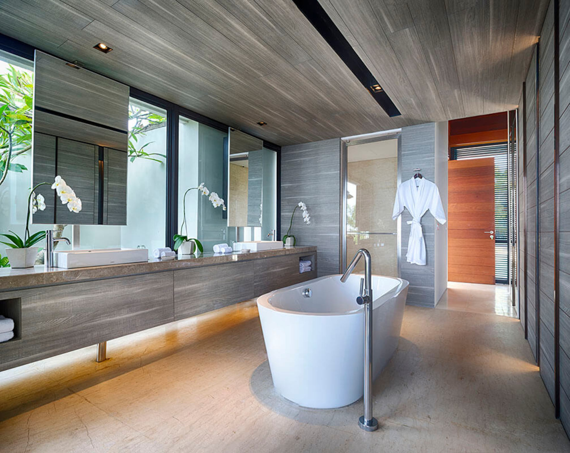 Experience Ultimate Luxury by the Beach, Bali Villa 1129