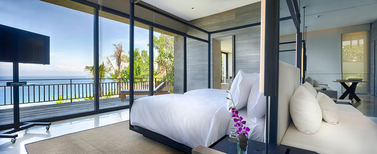 Experience Ultimate Luxury by the Beach, Bali Villa 1129