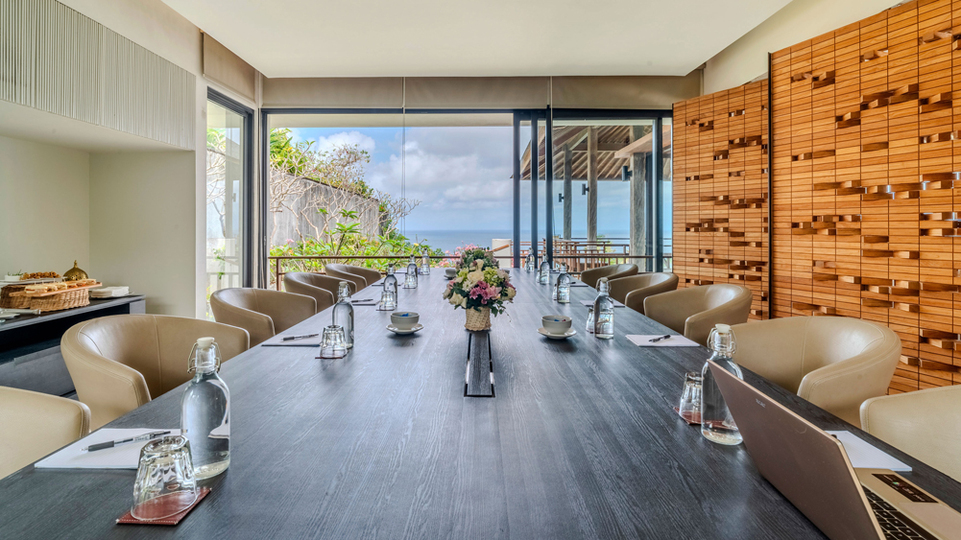 Experience Ultimate Luxury by the Beach, Bali Villa 1129