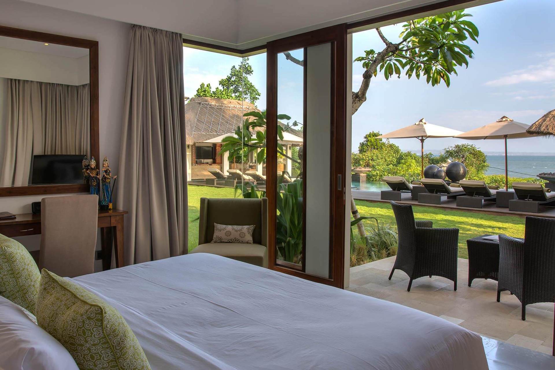 Rent a Luxury Villa in Bali Close to the Beach, Bali Villa 1130