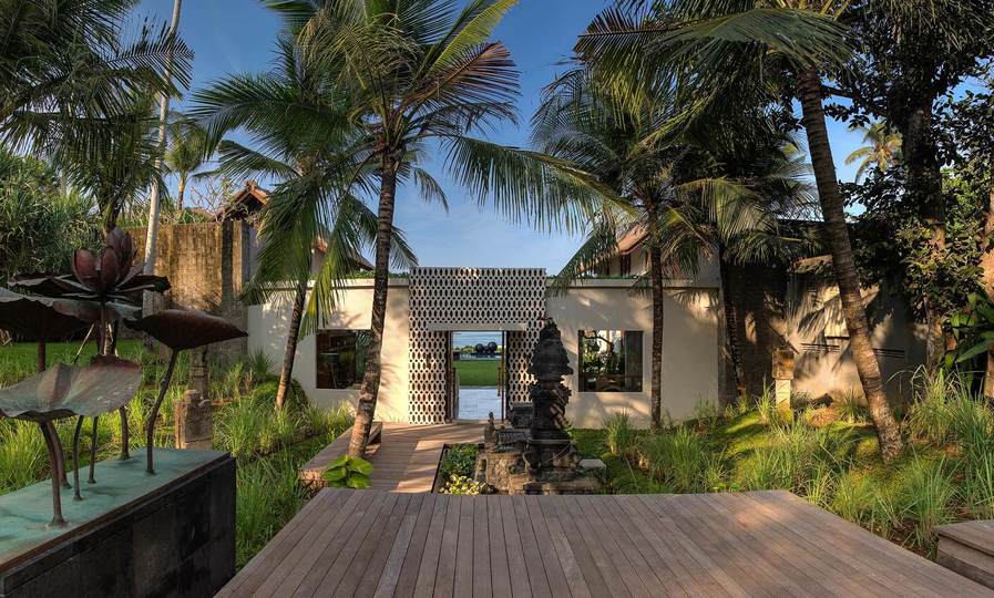 Rent a Luxury Villa in Bali Close to the Beach, Bali Villa 1130