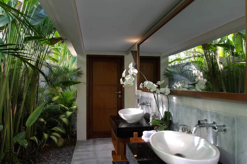 Rent a Luxury Villa in Bali Close to the Beach, Bali Villa 1130