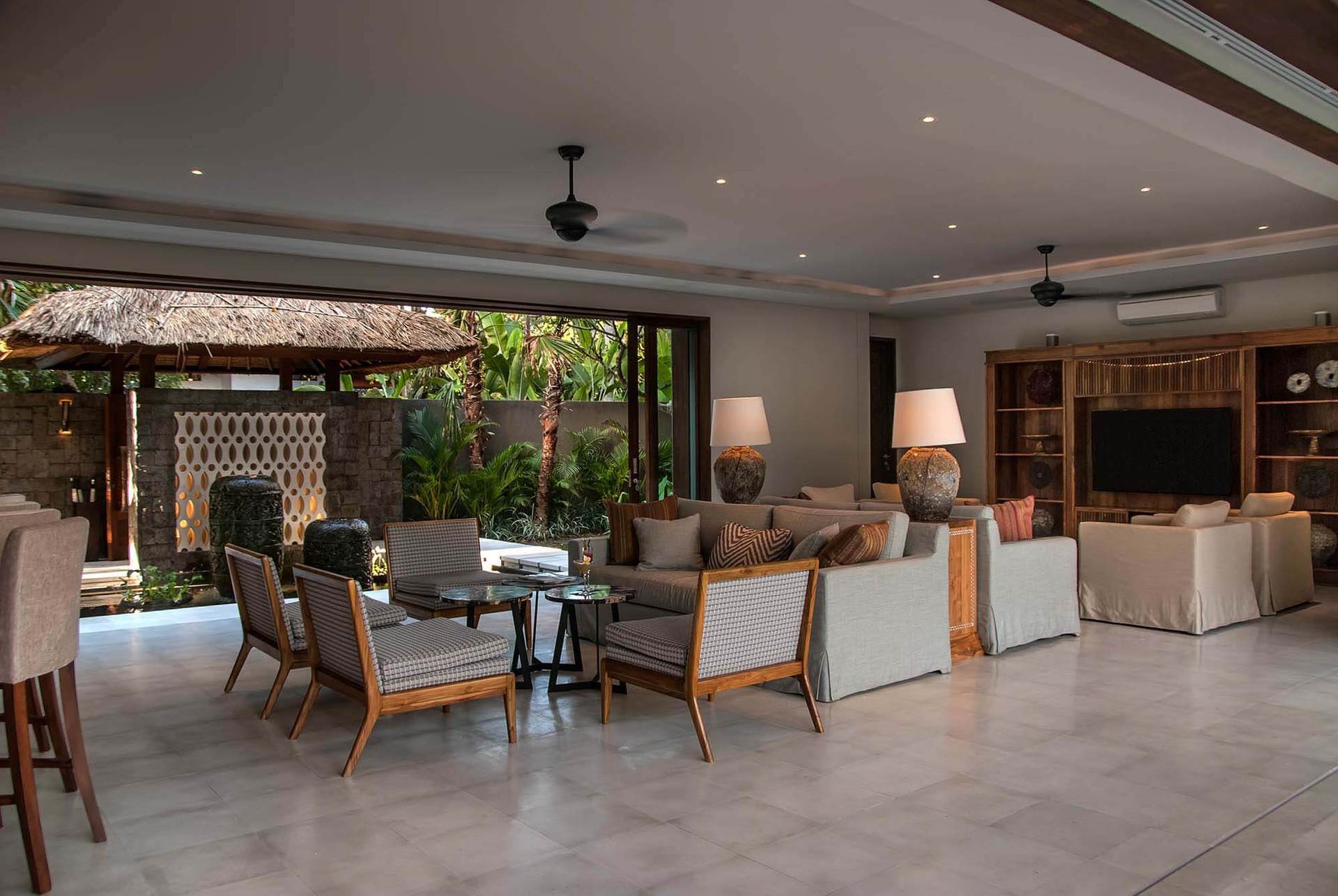 Rent a Luxury Villa in Bali Close to the Beach, Bali Villa 1130