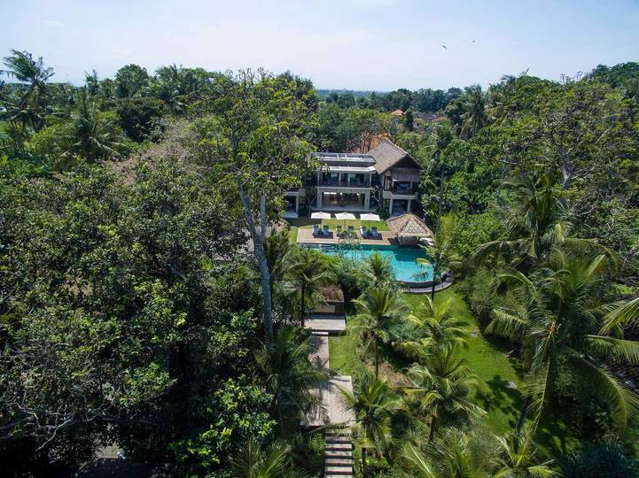Rent a Luxury Villa in Bali Close to the Beach, Bali Villa 1130