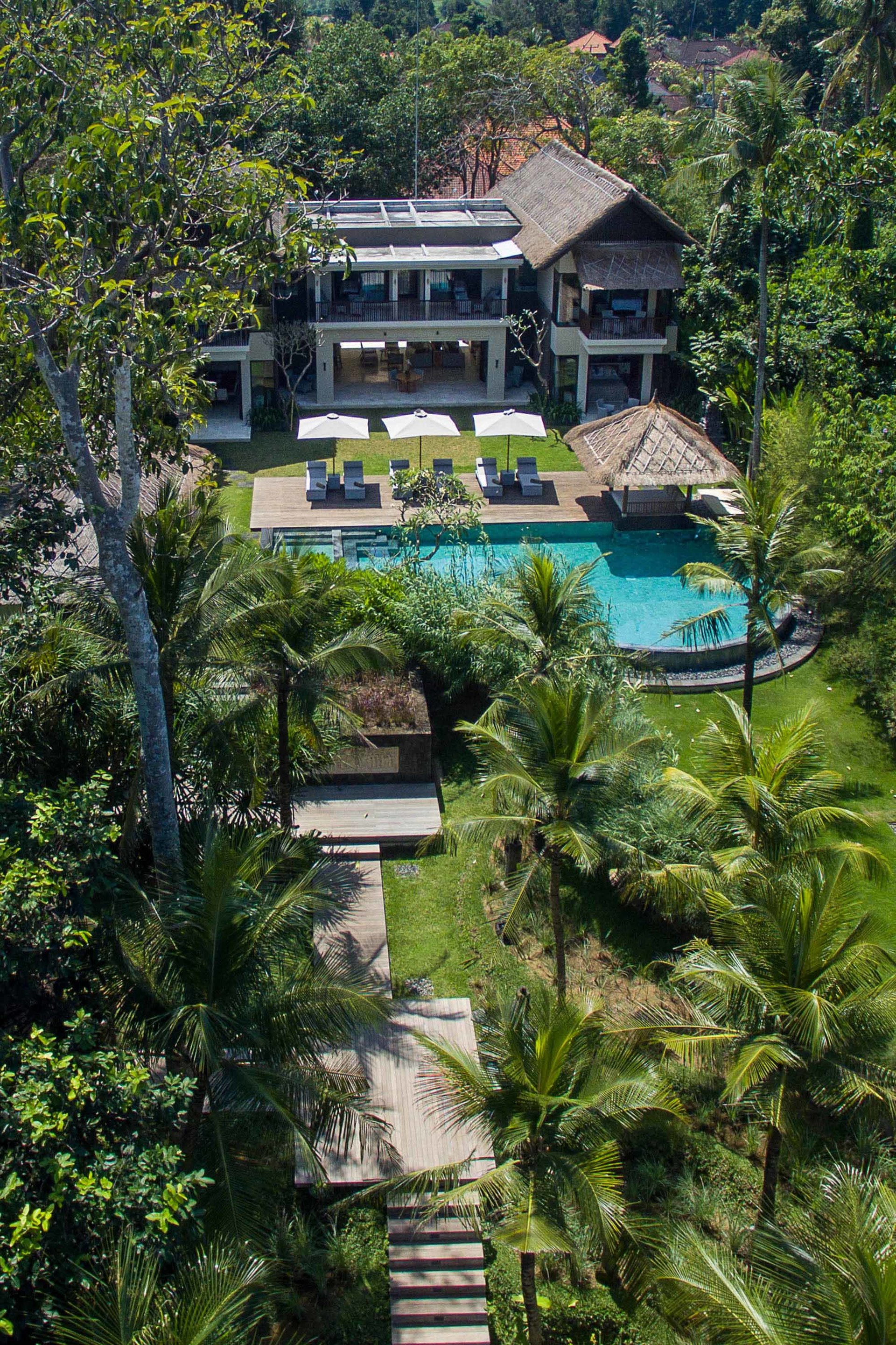 Rent a Luxury Villa in Bali Close to the Beach, Bali Villa 1130