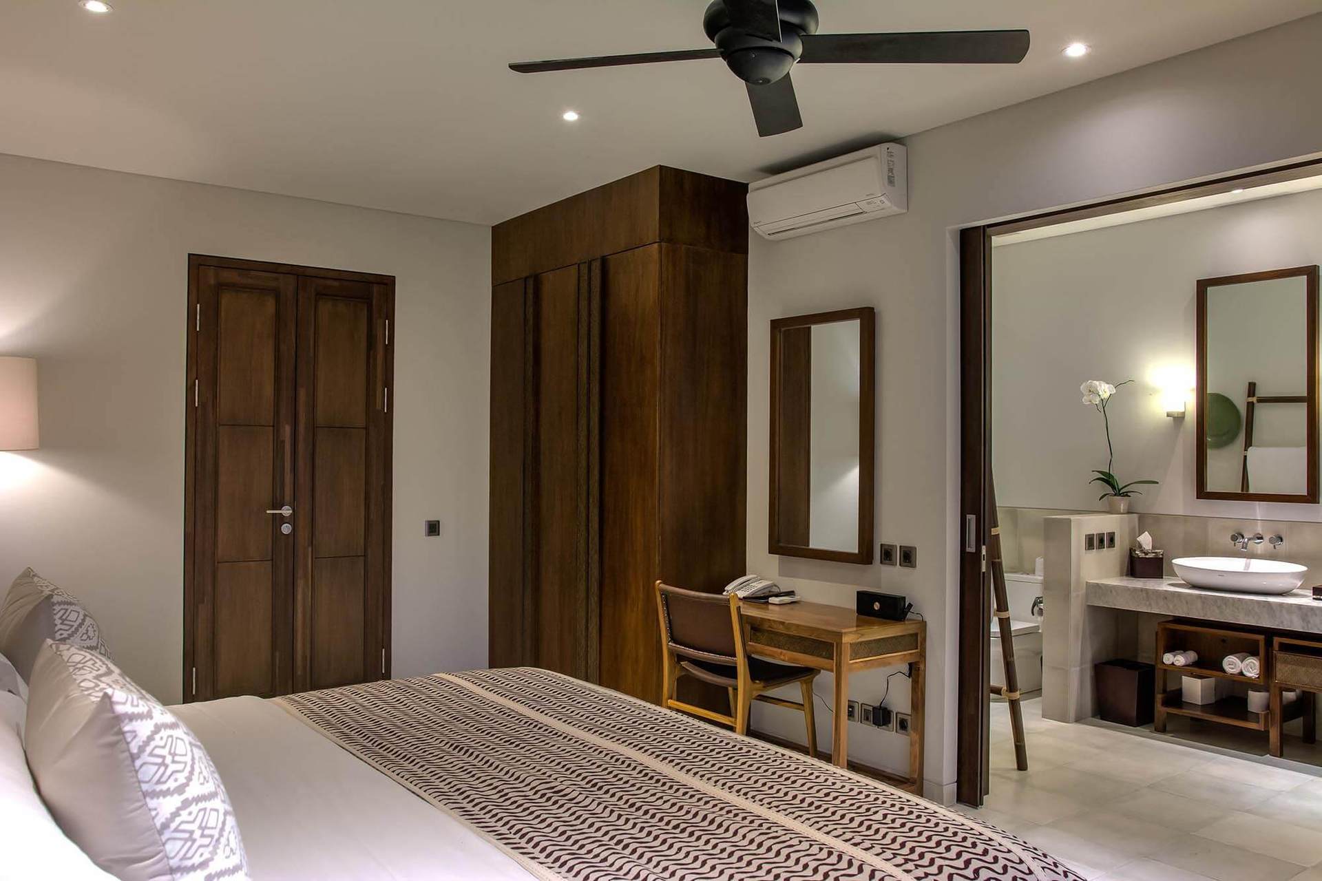 Rent a Luxury Villa in Bali Close to the Beach, Bali Villa 1130