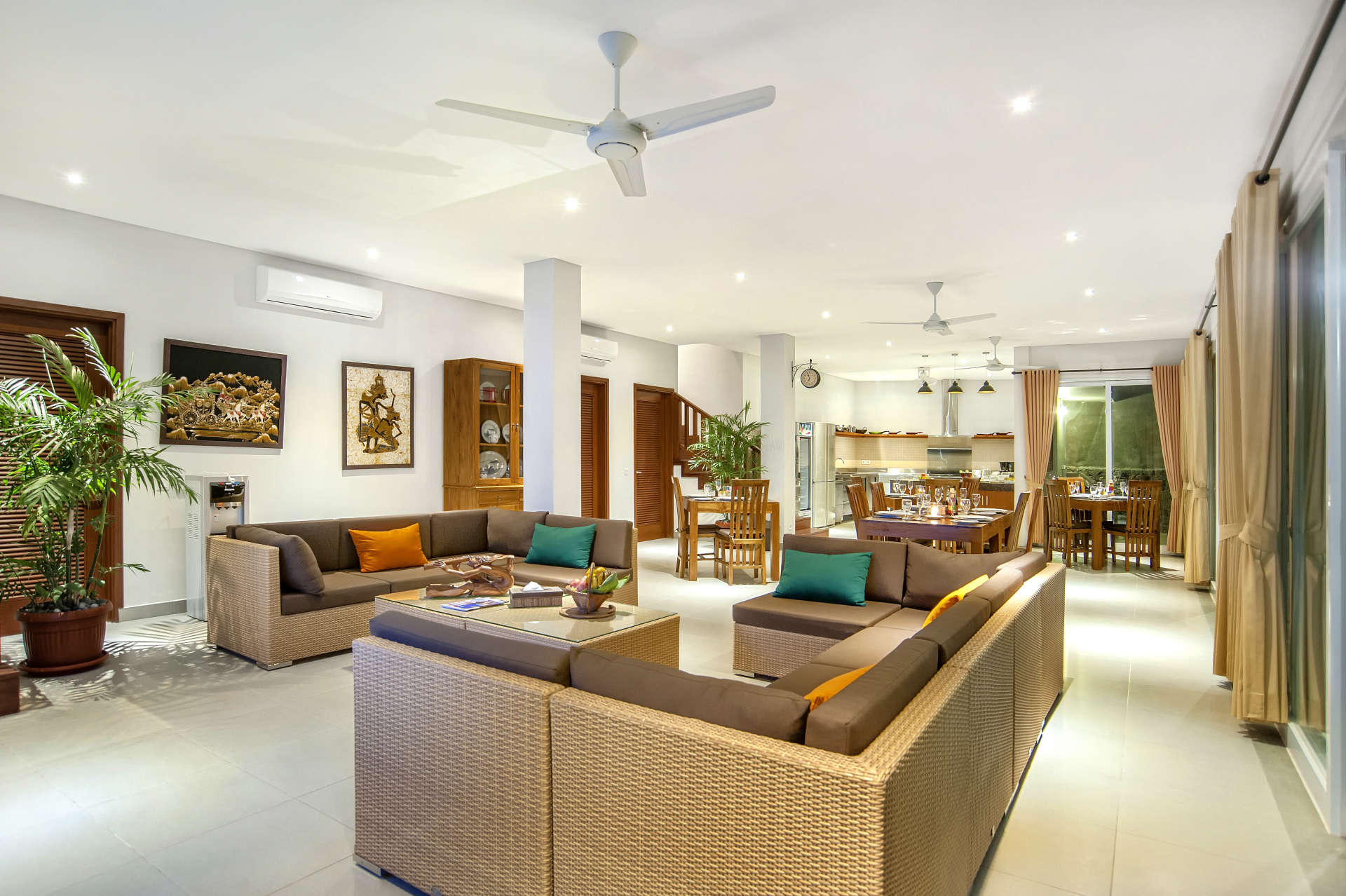 Rent a Luxury Villa in Bali Close to the Beach, Bali Villa 2054