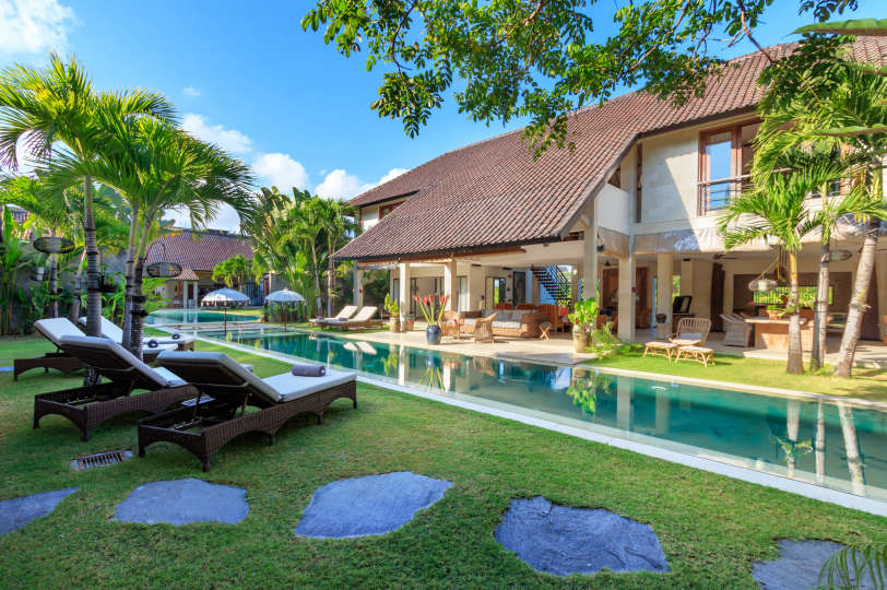 Luxury 5 Bedroom Villa with Private Pool, Bali Villa 2055