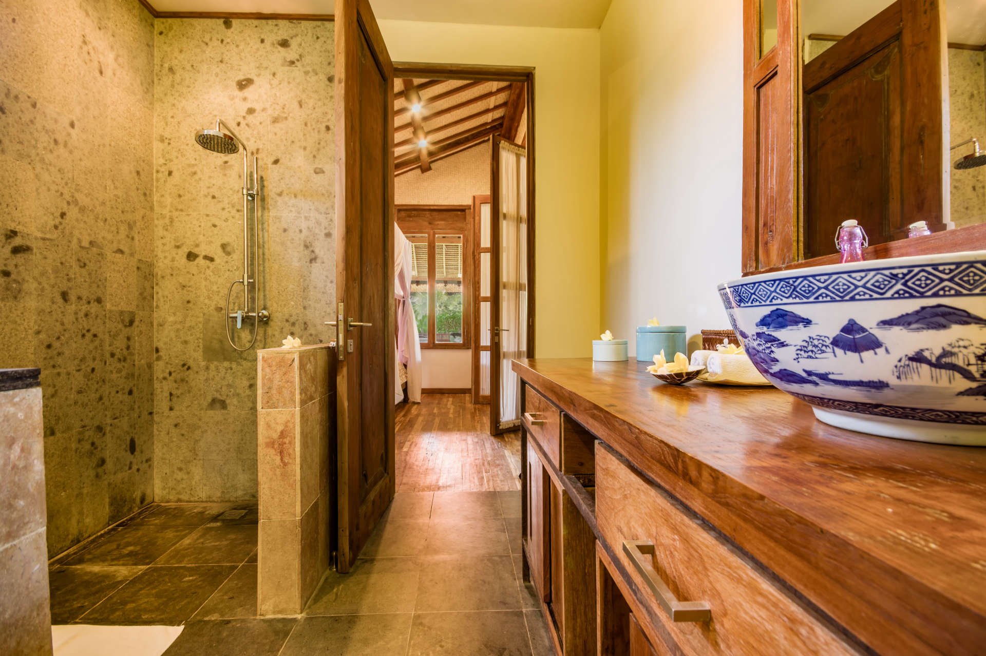 5 Star Villa in Bali, Minutes from the Beach, Bali Villa 2083