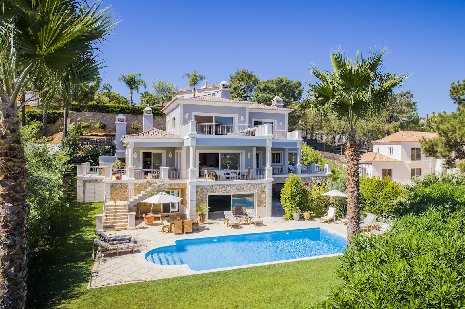 5 Star Villa Cyclamen – Luxury Pools & Spa