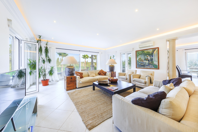 5 Star Villa Cyclamen – Luxury Pools & Spa