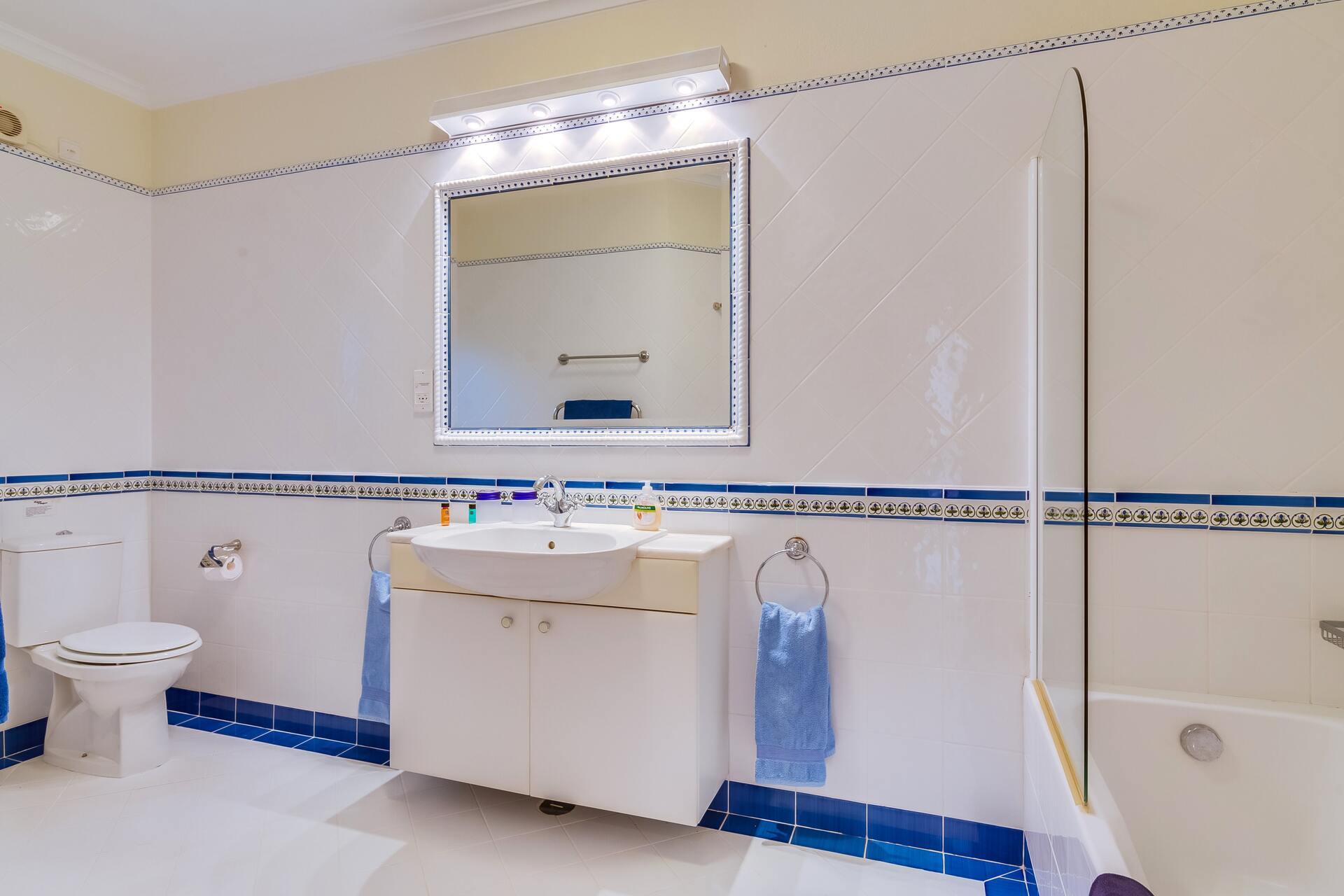 5 Star Villa Amari - Heatable Pool & Private Garden