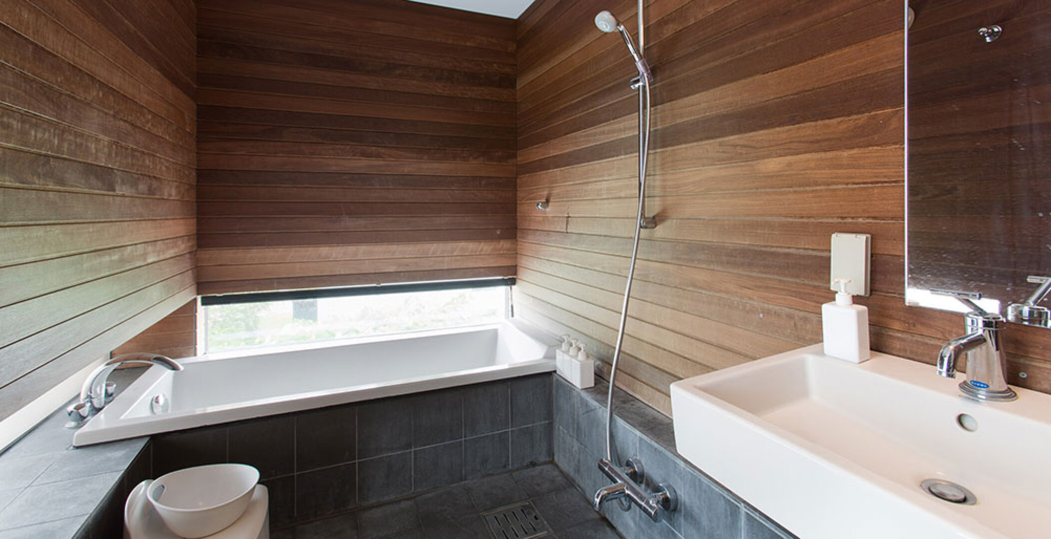 5 Star Chalet in Hirafu, Close to Ski Resort, Niseko Chalet 1023