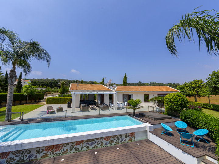 Luxury Awaits by the Sea – Protaras Villa 1569
