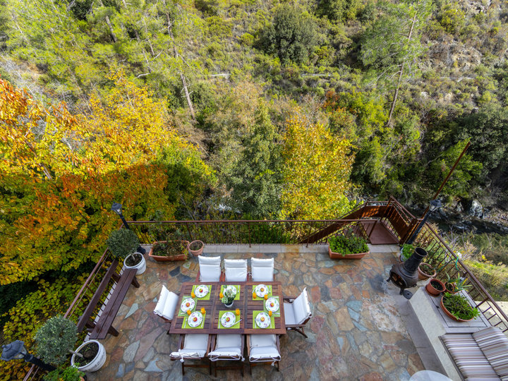 You and Your Family will love this Villa close to the beautiful town of Limassol, Limassol Villa 1003