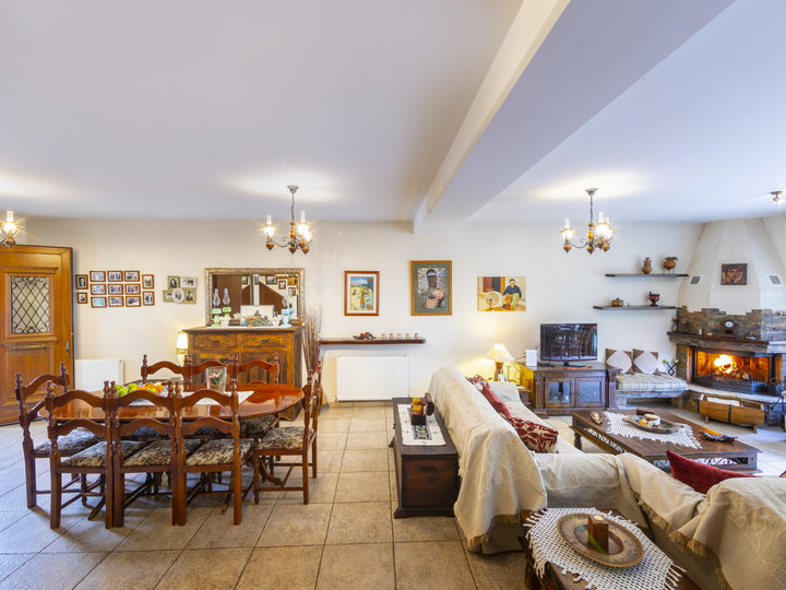 You and Your Family will love this Villa close to the beautiful town of Limassol, Limassol Villa 1003
