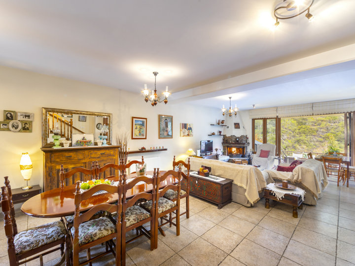 You and Your Family will love this Villa close to the beautiful town of Limassol, Limassol Villa 1003