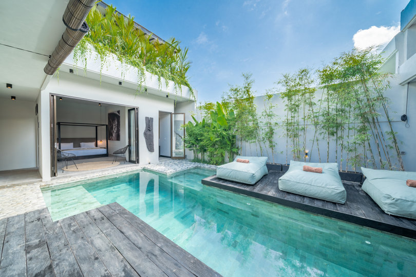 Luxury 4-Bedroom Holiday Rental Near Berawa Beach, Bali Villa 2094