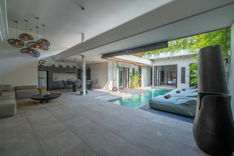 Luxury 4-Bedroom Holiday Rental Near Berawa Beach, Bali Villa 2094