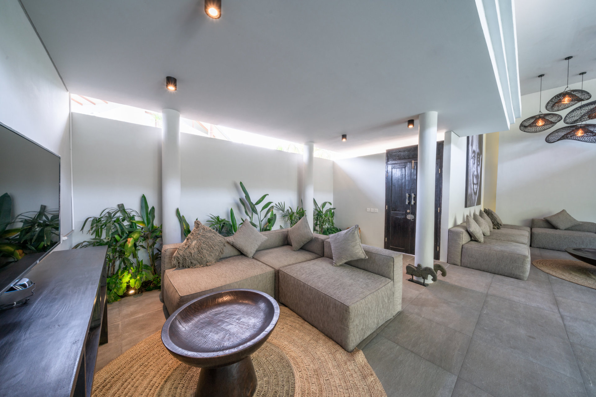 Luxury 4-Bedroom Holiday Rental Near Berawa Beach, Bali Villa 2094