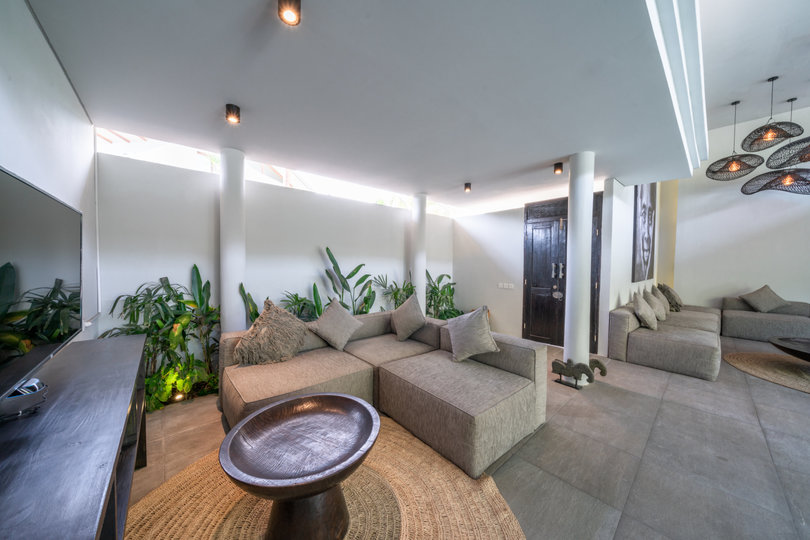 Luxury 4-Bedroom Holiday Rental Near Berawa Beach, Bali Villa 2094