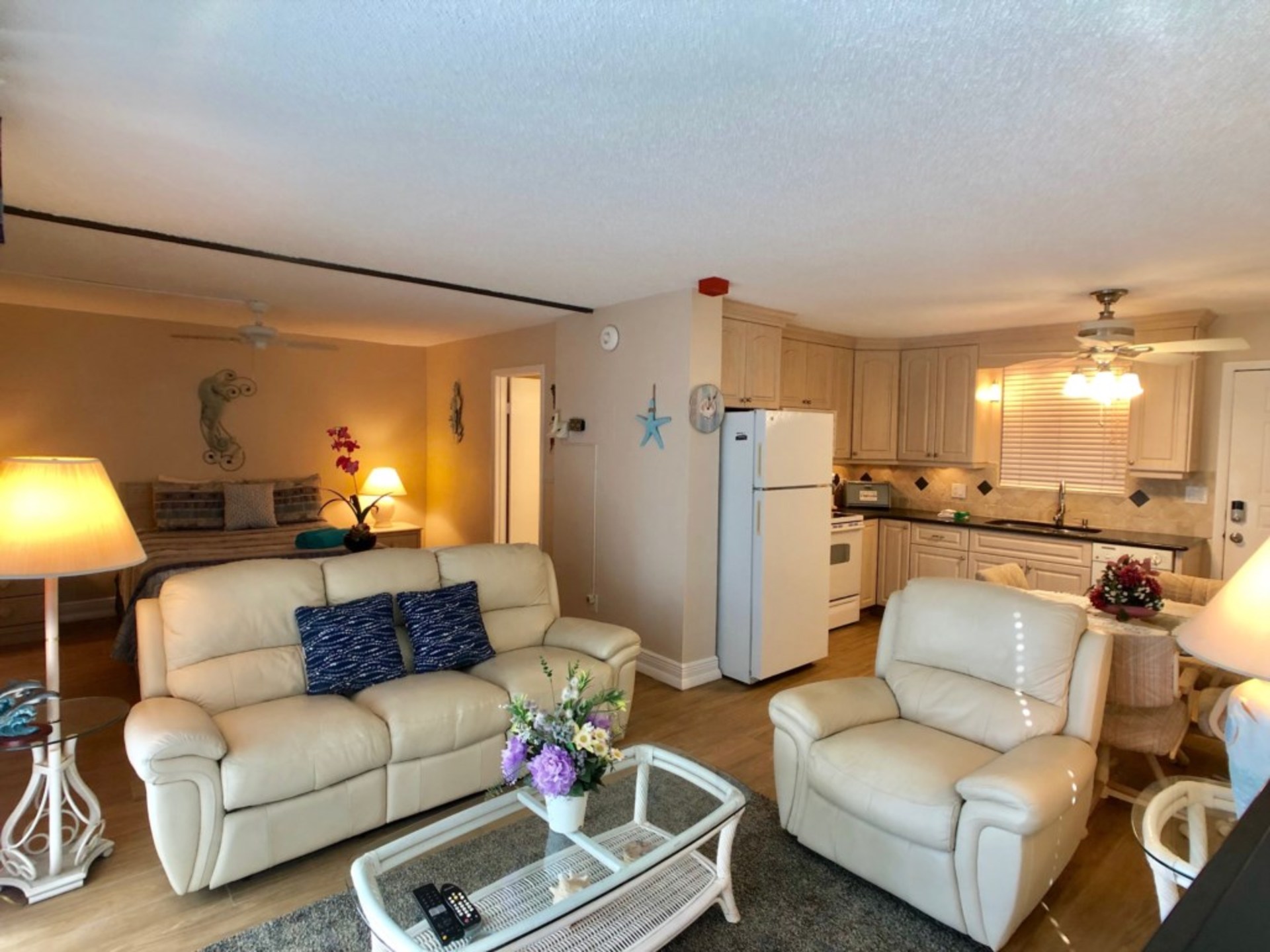 Exclusive Holiday Condo, minutes from the beach, Florida Condo 5817