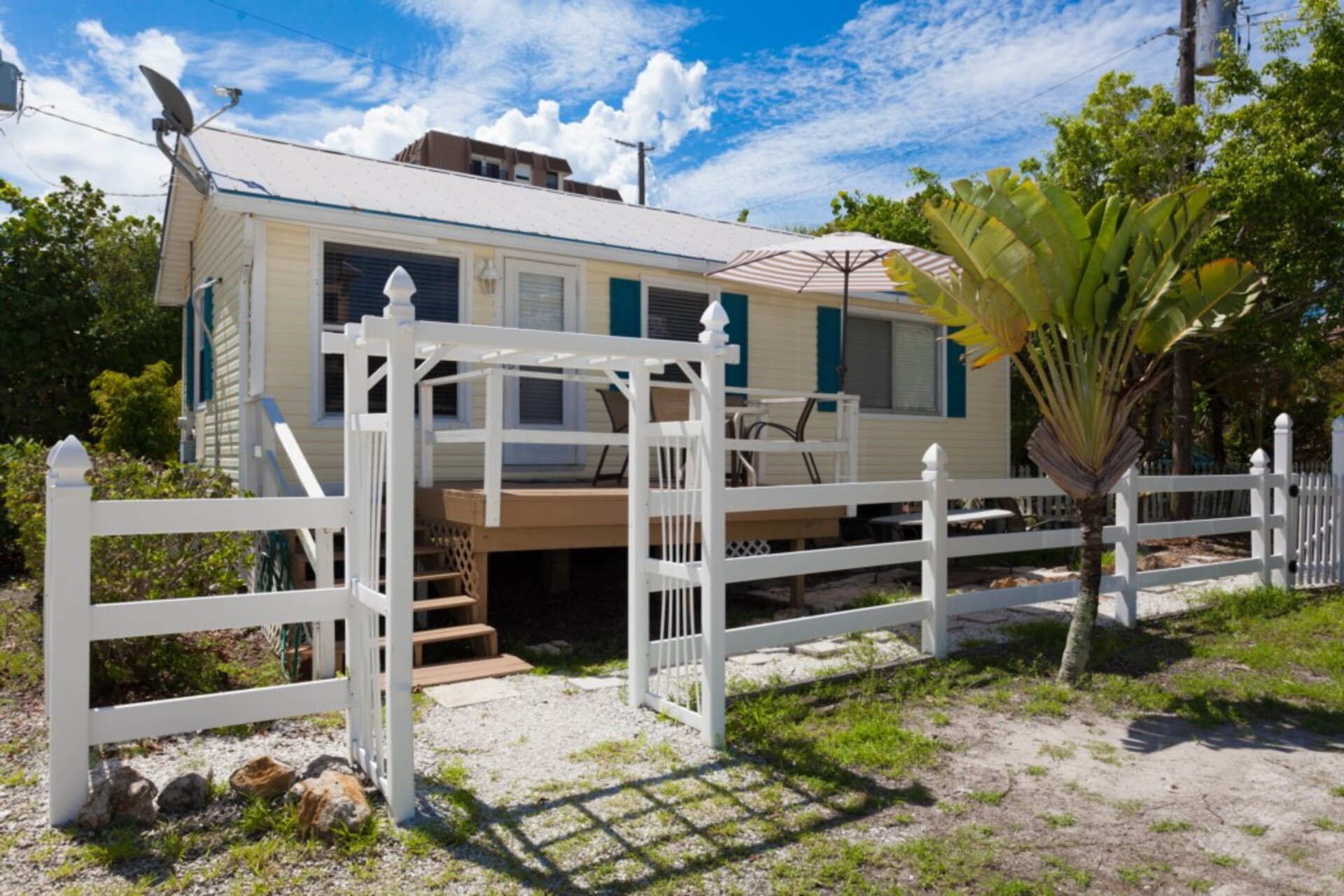 Luxury Contemporary Style Cottage on Beachy Vacation, Florida Cottage 5968