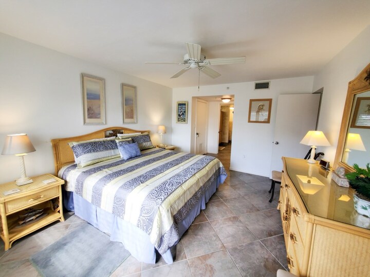 Exclusive Condo in One of most Prestigious Resorts, Santa Maria Harbor Resort, Florida Condo 5929