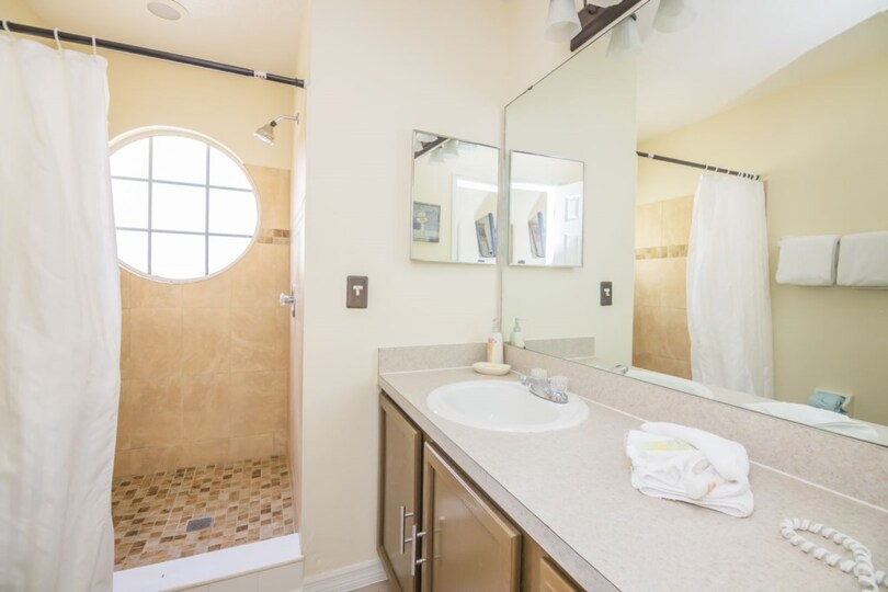 Luxury Contemporary Style Condo on Royal Palm Bay, Florida Condo 6012