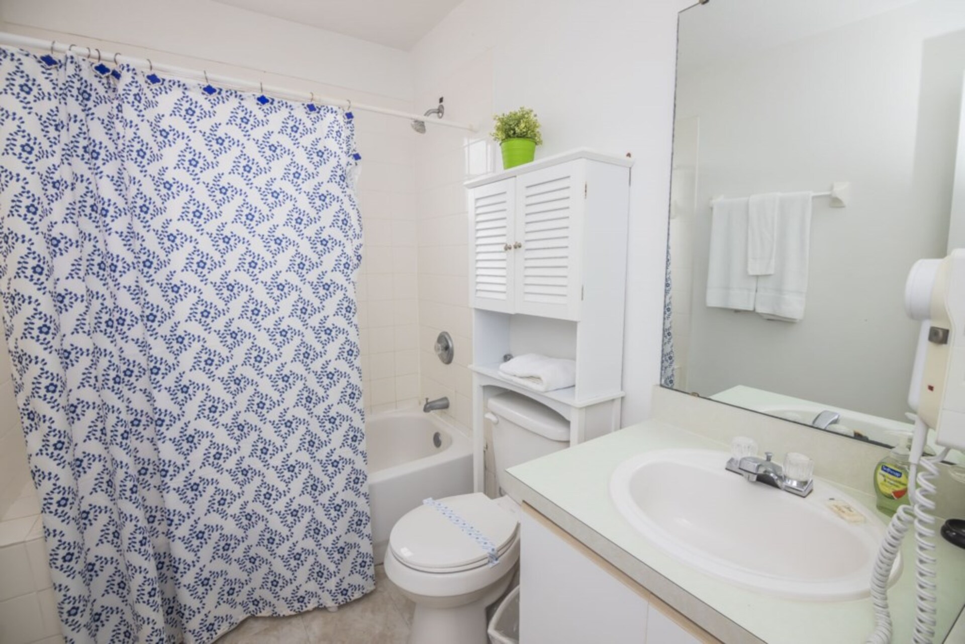 Luxury Contemporary Style Condo on Villas at Island Club, Florida Condo 6017