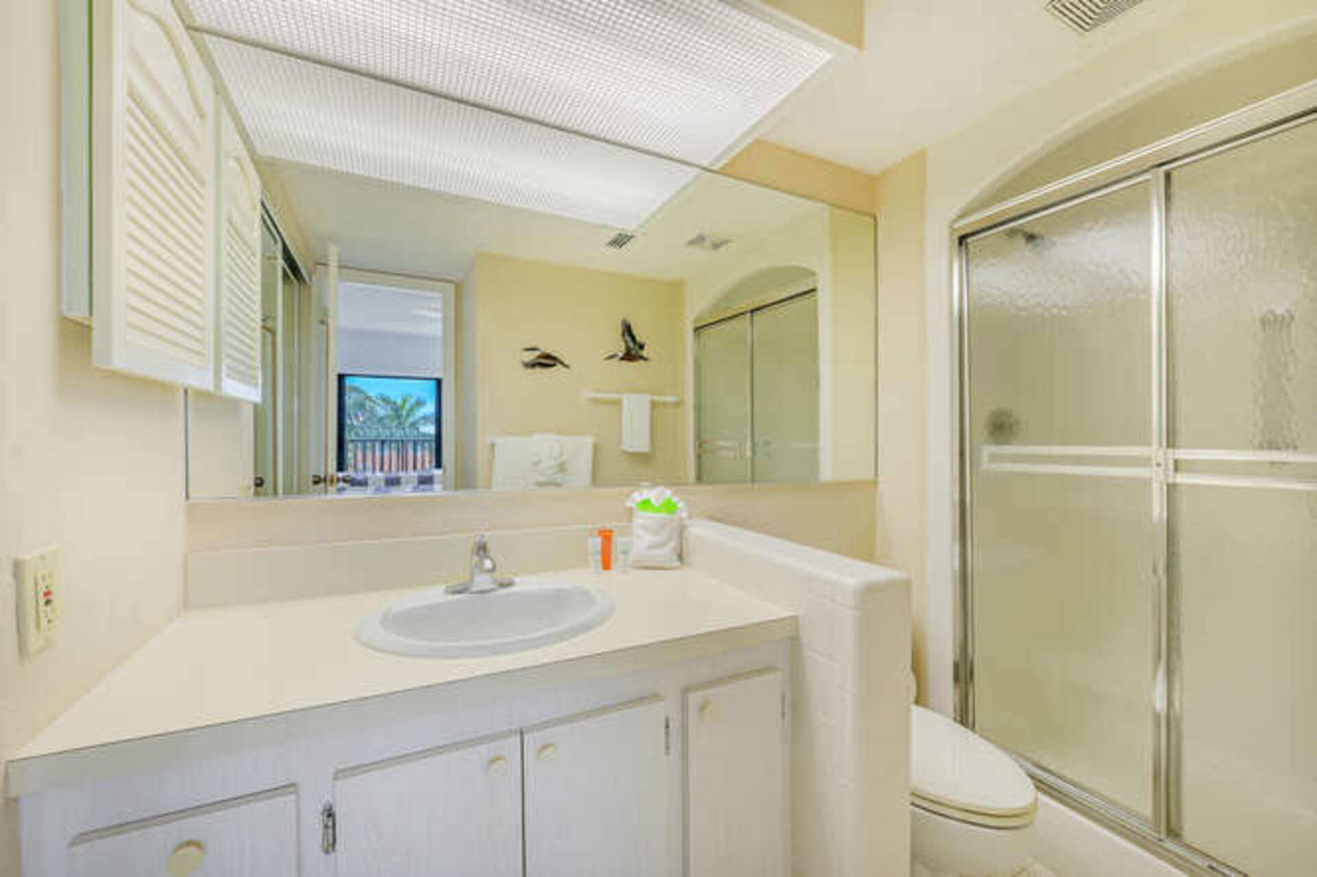 Luxury Contemporary Style Condo on Dolphin Way, Florida Condo 5937