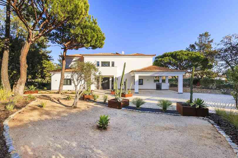 5 Star Villa Magnolia – Luxury Lakefront Retreat