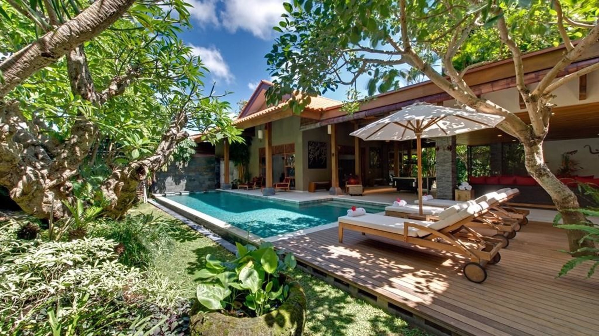 Peaceful Villa with Glistering Swimming Pool, Bali Villa 2139