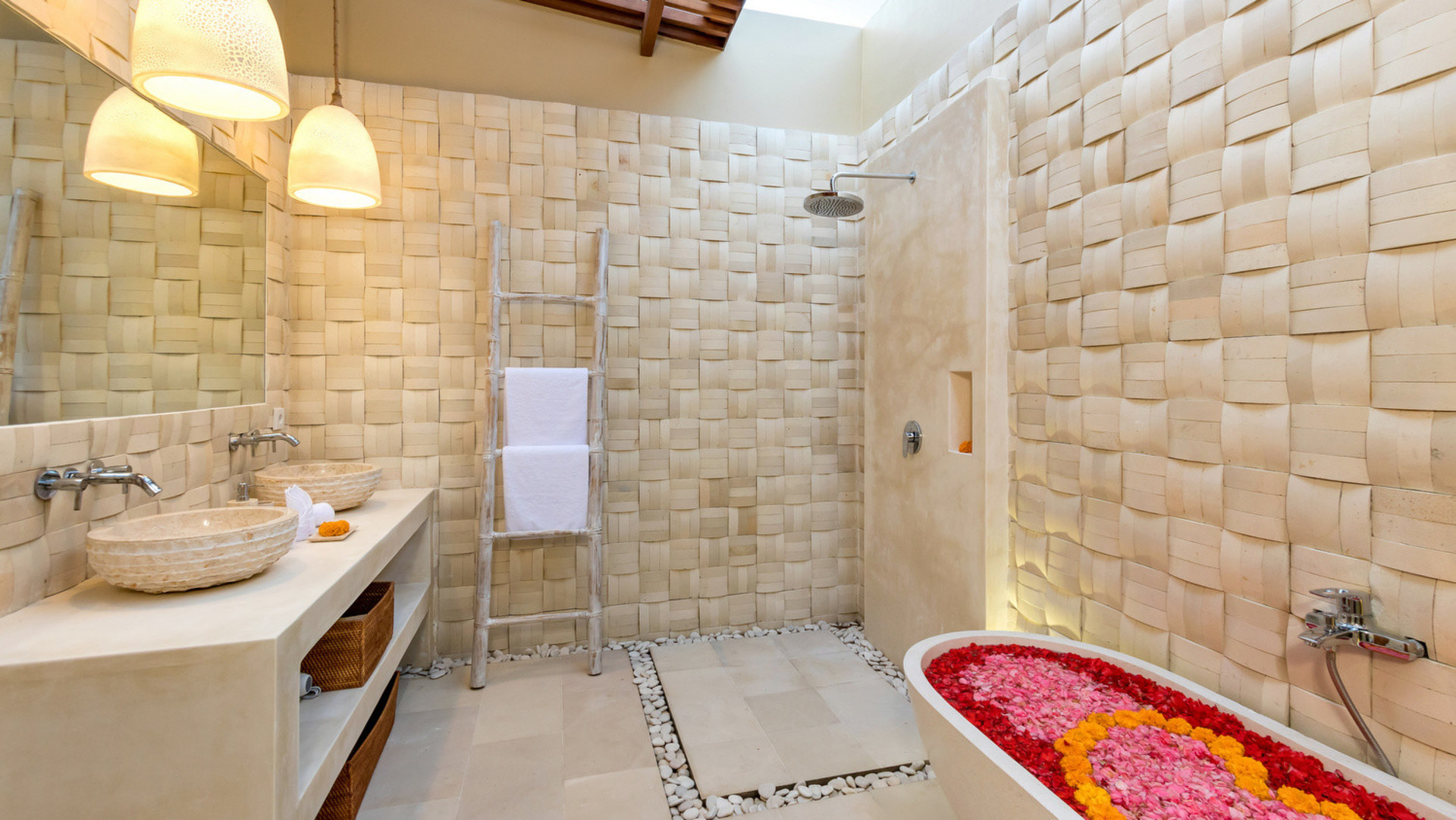 Amazing 4BR Villa With Pool in Bali, Bali Villa 2211